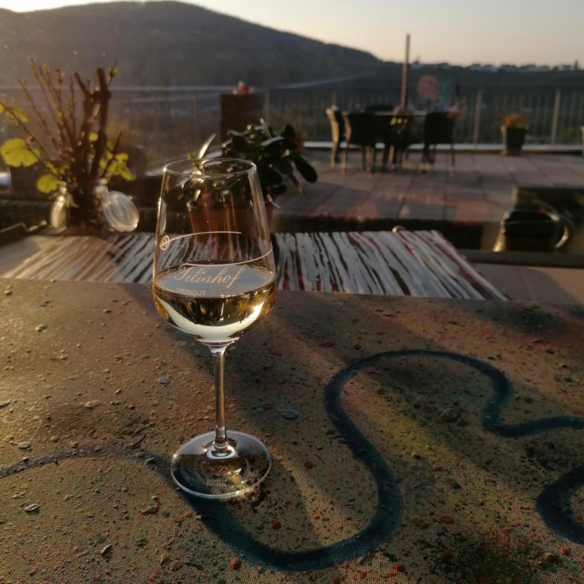 Weingut Tiliahof Bed and Breakfast Brauneberg Buitenkant foto