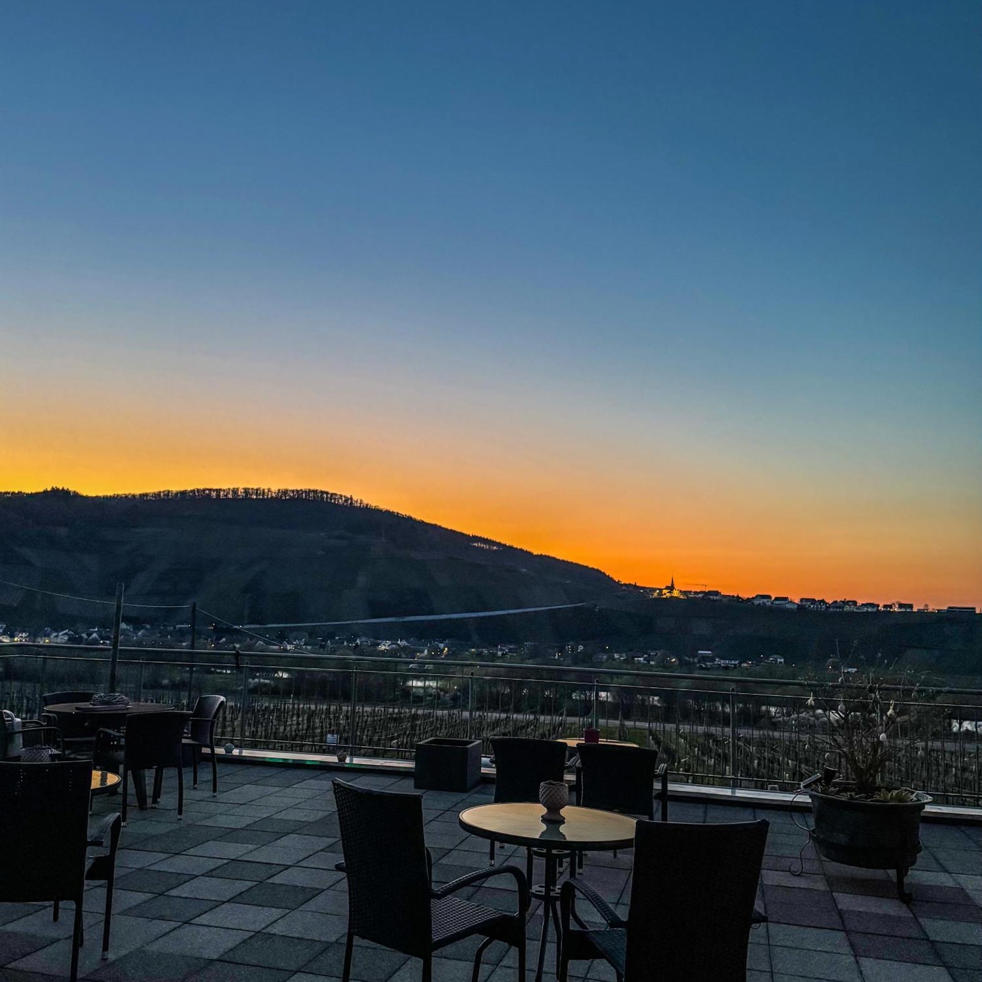 Weingut Tiliahof Bed and Breakfast Brauneberg Buitenkant foto
