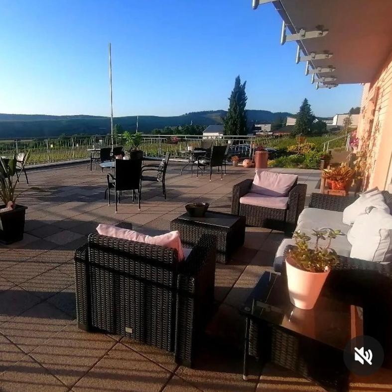 Weingut Tiliahof Bed and Breakfast Brauneberg Buitenkant foto