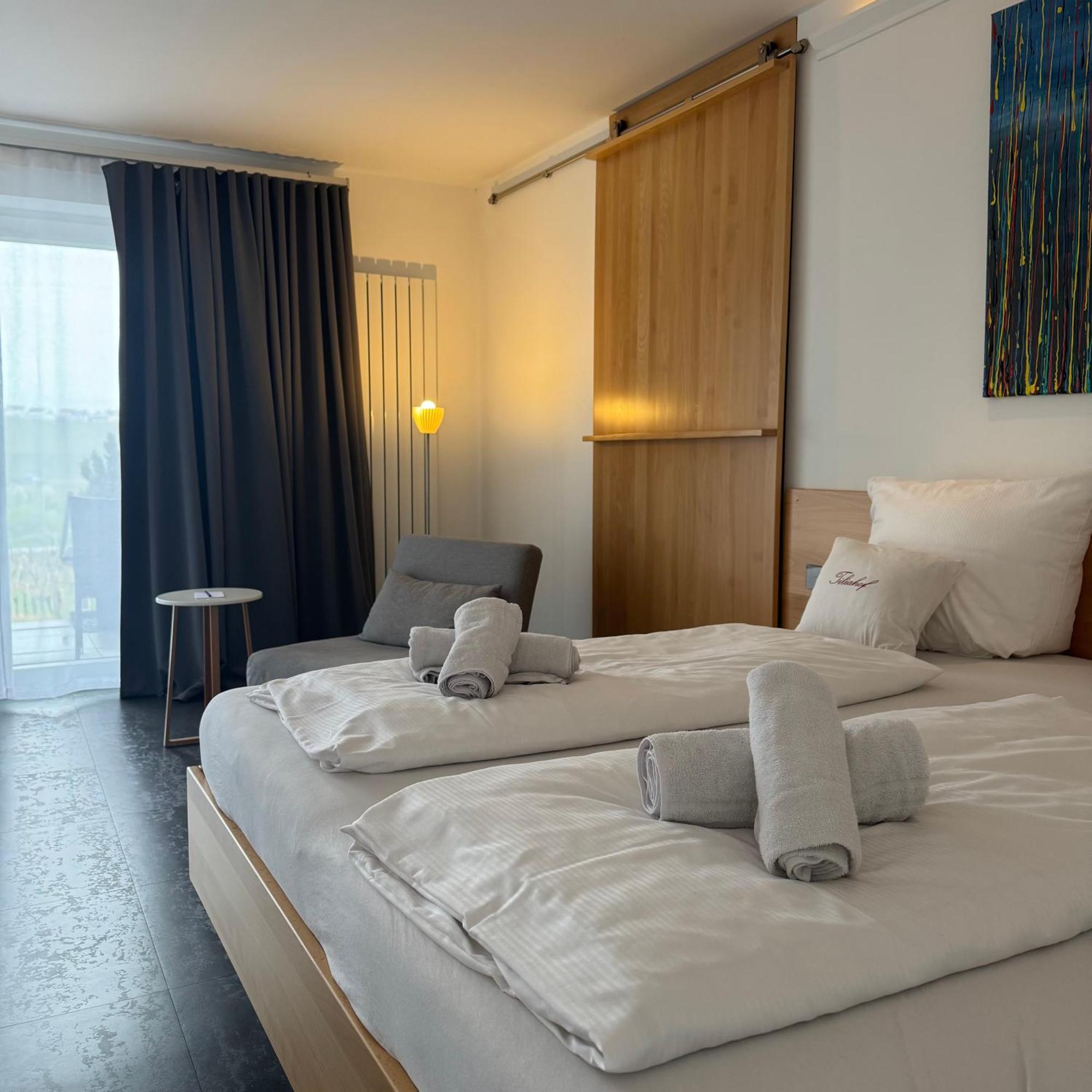 Weingut Tiliahof Bed and Breakfast Brauneberg Buitenkant foto