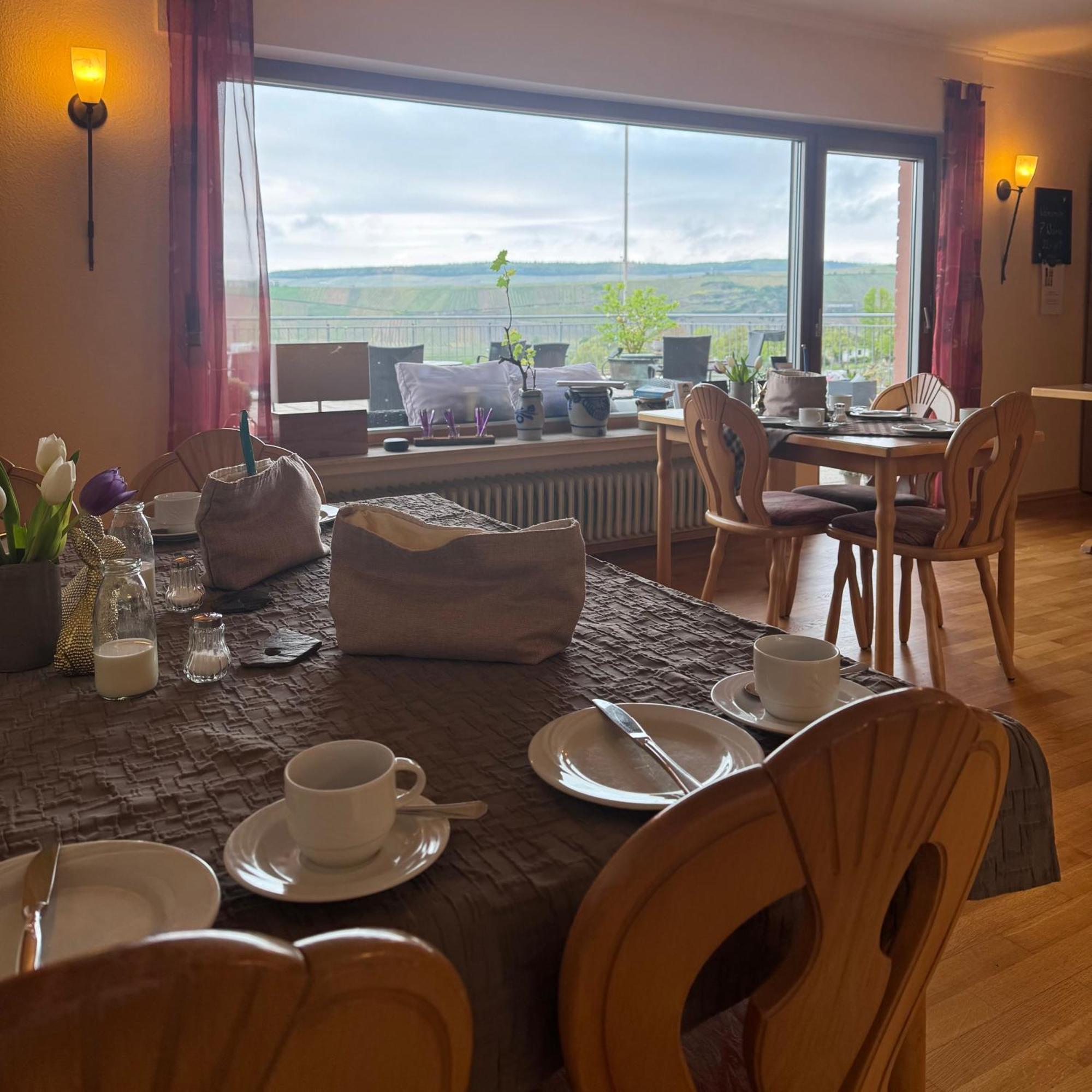 Weingut Tiliahof Bed and Breakfast Brauneberg Buitenkant foto