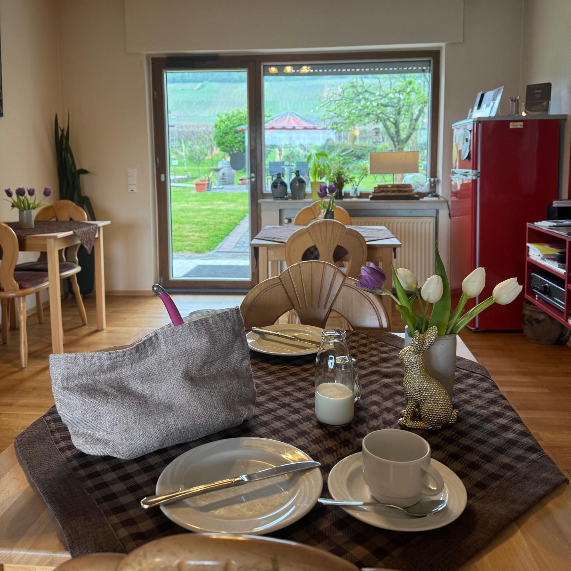 Weingut Tiliahof Bed and Breakfast Brauneberg Buitenkant foto